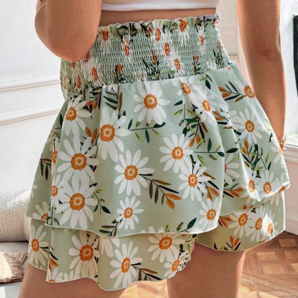 NWOT SHEIN Maternity Tiered Green Floral Skort - Picture 2 of 5